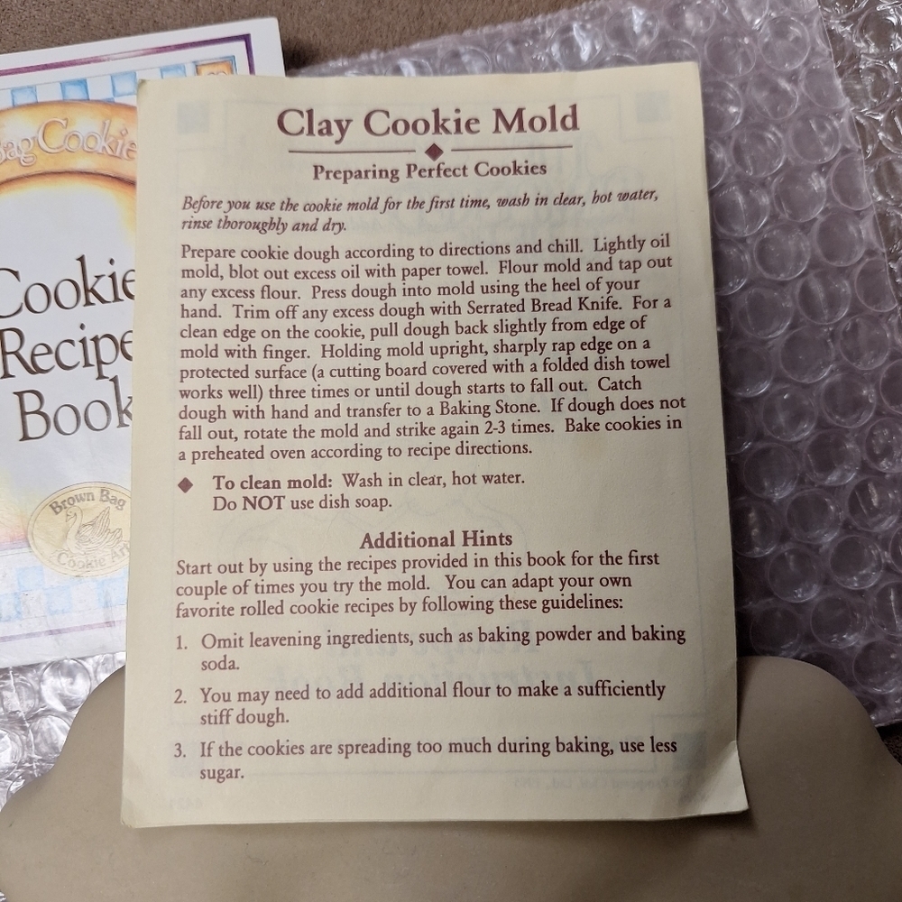 Vintage Brown Bag Cookie Art 1995 Gingerbread Clay Cookie Mold w Recipe Book - Picture 5 of 8